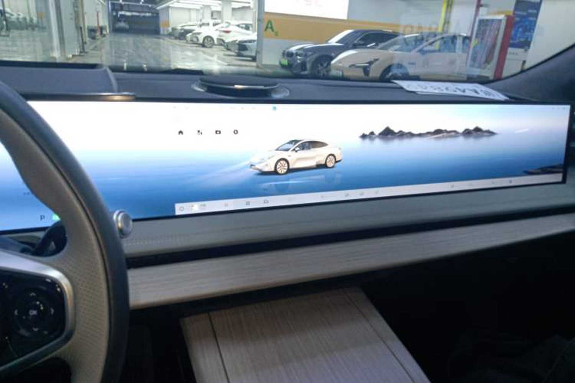 Used Geely Galaxy E8 2024 550 km Range Rear-Drive MAX Audio And AC Panel