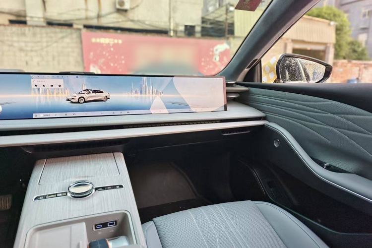 Used Geely Galaxy E8 2024 665 km Range Rear-Drive Starship Long-Range Version Audio And AC Panel