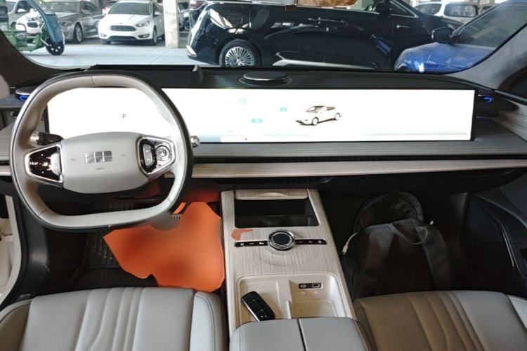 Used Geely Galaxy E8 2024 550 km Range Rear-Drive MAX Center Console