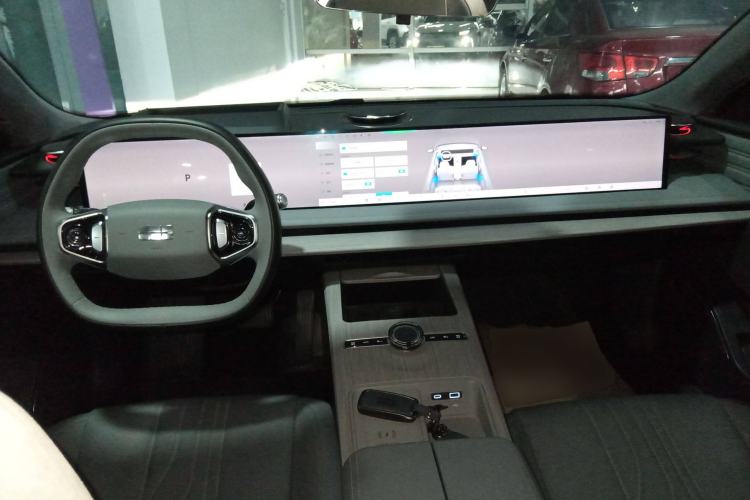 Used Geely Galaxy E8 2024 550 km Range Rear-Drive MAX Center Console