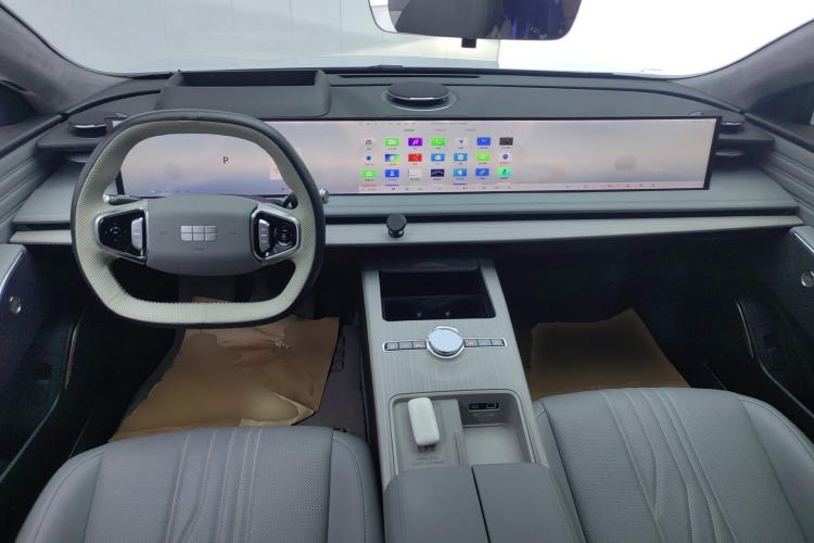 Used Geely Galaxy E8 2024 550 km Range Rear-Drive MAX Center Console