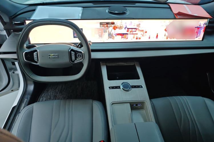 Used Geely Galaxy E8 2024 550 km Range Rear-Wheel-Drive PRO Center Console