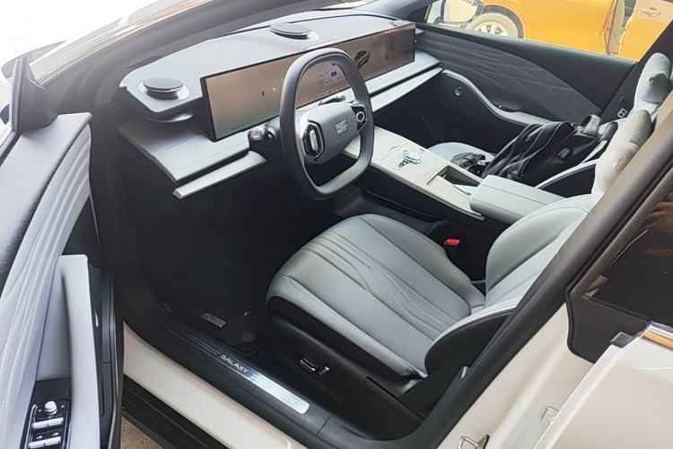 Used Geely Galaxy E8 2024 550 km Range Rear-Wheel-Drive PRO Driver Seat