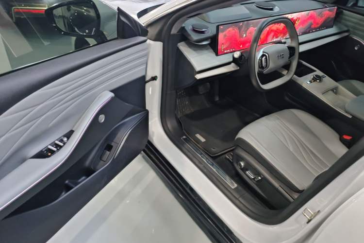 Used Geely Galaxy E8 2024 550 km Range Rear-Drive MAX Driver Seat