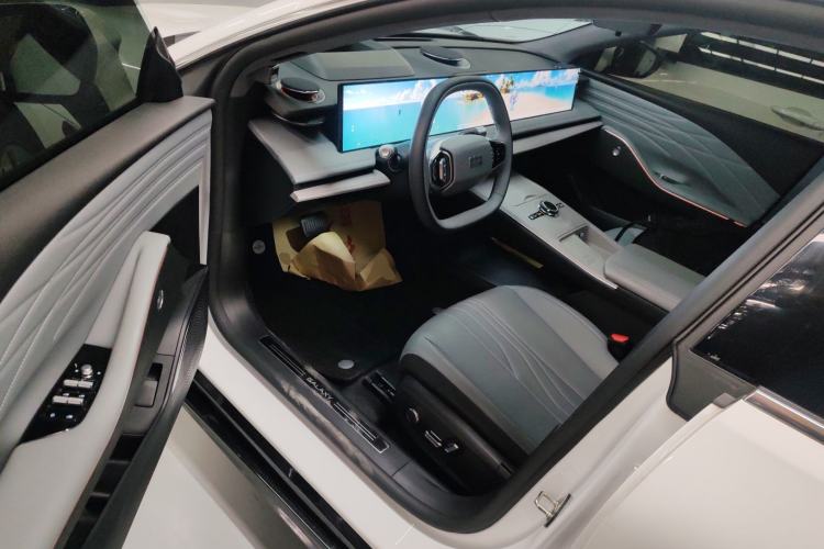 Used Geely Galaxy E8 2024 665 km Range Rear-Drive Starship Long-Range Version Driver Seat