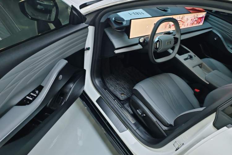 Used Geely Galaxy E8 2024 550 km Range Rear-Wheel-Drive PRO Driver Seat