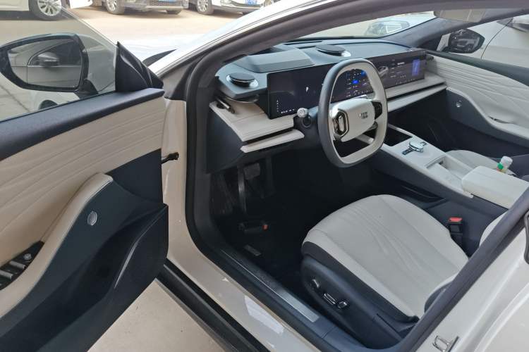 Used Geely Galaxy E8 2024 550 km Range Rear-Drive MAX Driver Seat