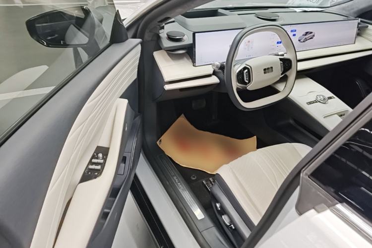 Used Geely Galaxy E8 2024 665 km Range Rear-Drive Starship Long-Range Version Driver Seat