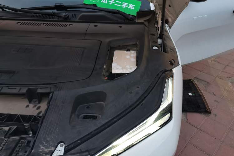 Used Geely Galaxy E8 2024 550 km Range Rear-Wheel-Drive PRO Engine Bay Left