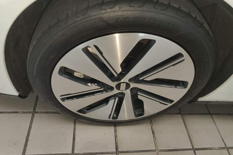 Used Geely Galaxy E8 2024 550 km Range Rear-Drive MAX Exterior 4