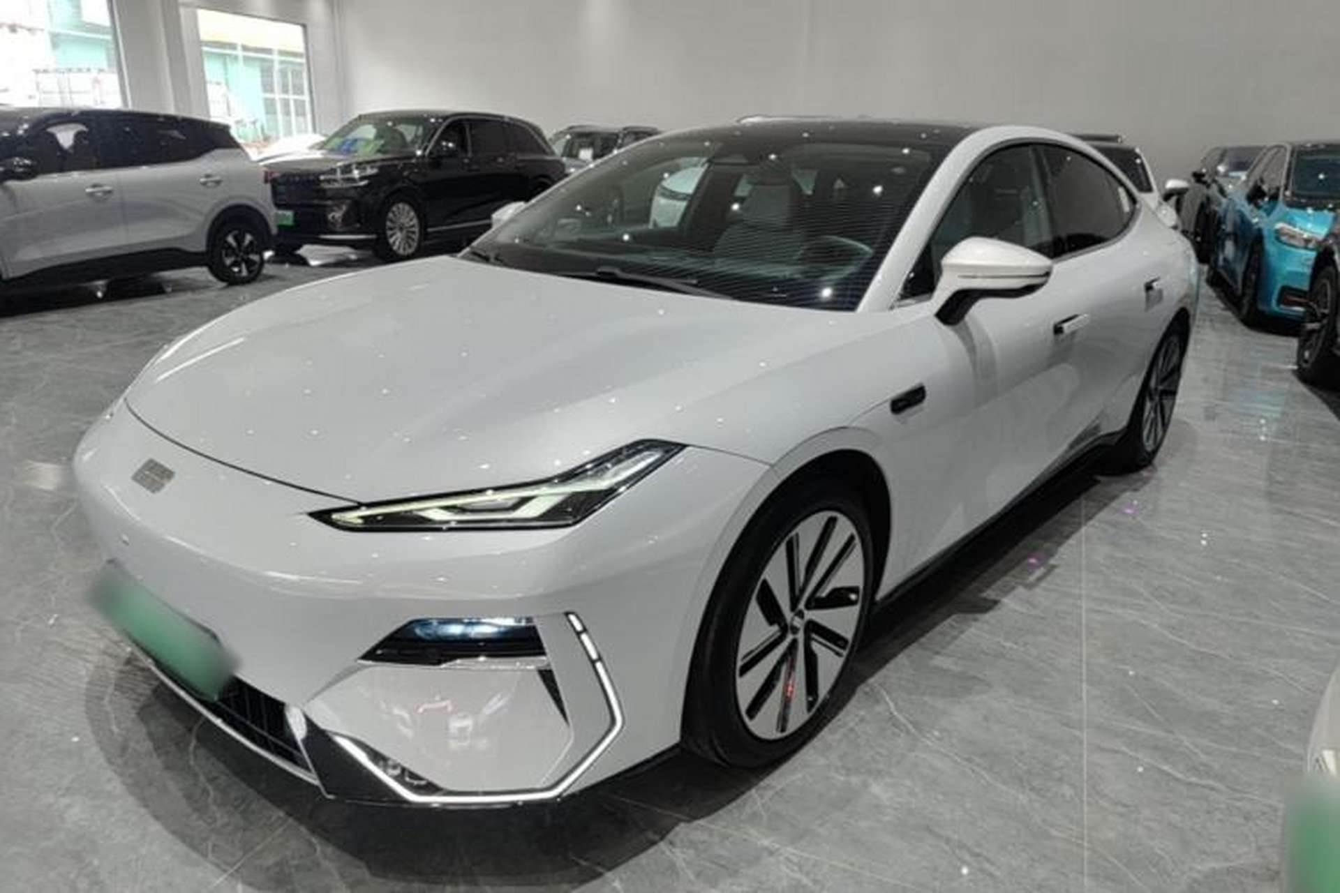 Used Geely Galaxy E8 2024 665 km Range Rear-Drive Starship Long-Range Version Front Left 45 Deg