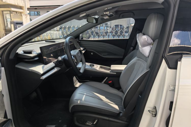 Used Geely Galaxy E8 2024 550 km Range Rear-Wheel-Drive PRO Interior 1