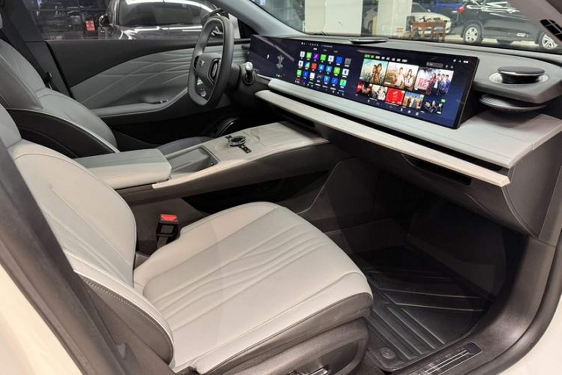 Used Geely Galaxy E8 2024 550 km Range Rear-Wheel-Drive PRO Interior 1