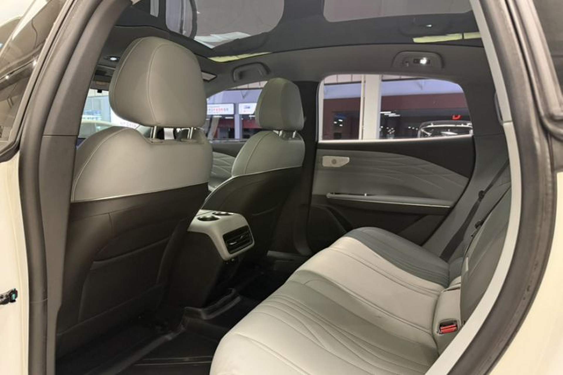Used Geely Galaxy E8 2024 550 km Range Rear-Wheel-Drive PRO Interior 12