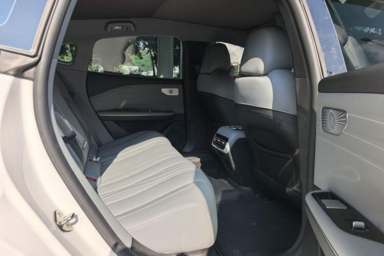 Used Geely Galaxy E8 2024 550 km Range Rear-Wheel-Drive PRO Interior 3