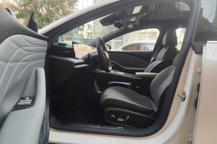 Used Geely Galaxy E8 2024 665 km Range Rear-Drive Starship Long-Range Version Interior 3