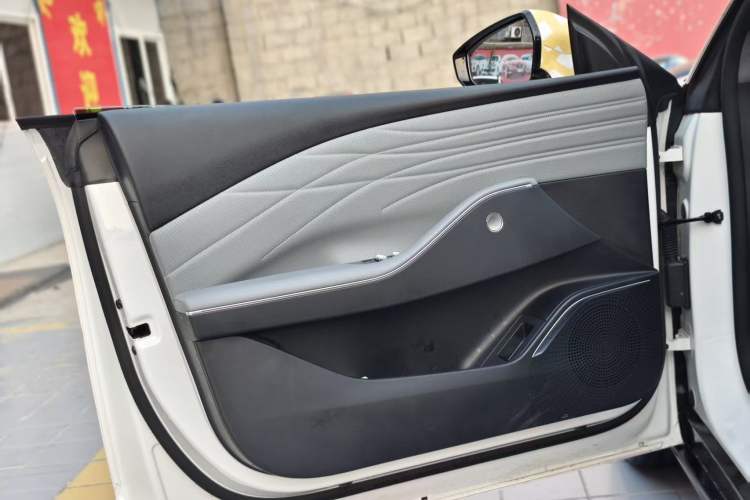 Used Geely Galaxy E8 2024 665 km Range Rear-Drive Starship Long-Range Version Interior 3