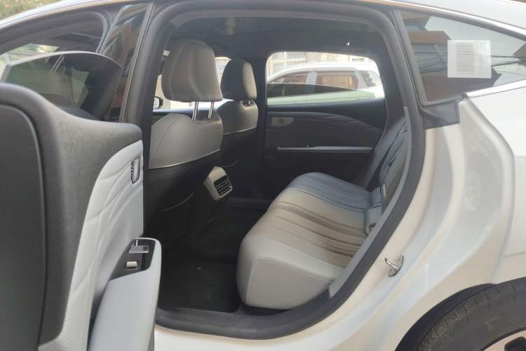 Used Geely Galaxy E8 2024 665 km Range Rear-Drive Starship Long-Range Version Interior 4