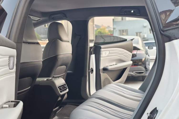 Used Geely Galaxy E8 2024 665 km Range Rear-Drive Starship Long-Range Version Interior 7