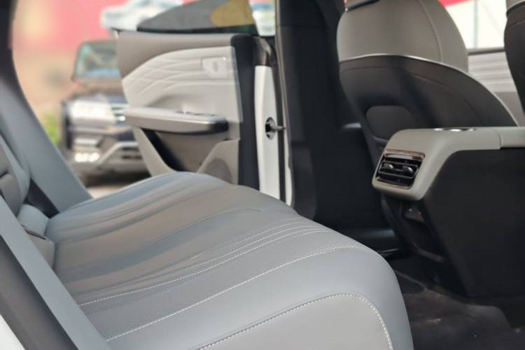 Used Geely Galaxy E8 2024 665 km Range Rear-Drive Starship Long-Range Version Interior 8