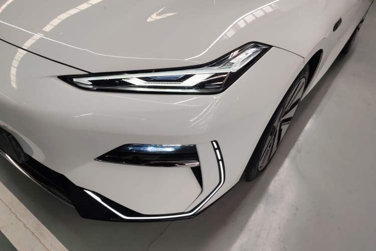 Used Geely Galaxy E8 2024 665 km Range Rear-Drive Starship Long-Range Version Left Front Headlight