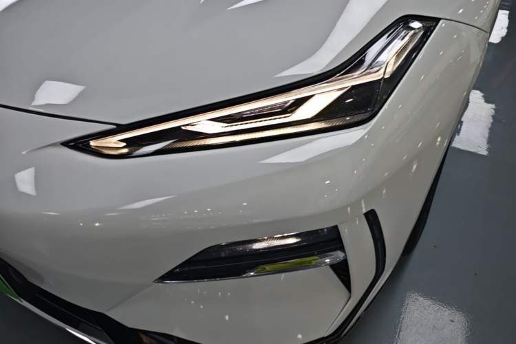 Used Geely Galaxy E8 2024 550 km Range Rear-Wheel-Drive PRO Left Front Headlight