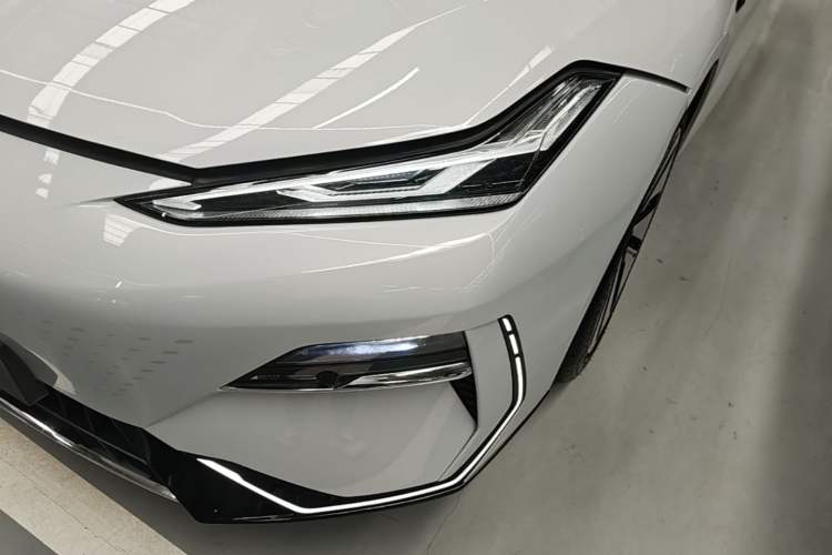 Used Geely Galaxy E8 2024 665 km Range Rear-Drive Starship Long-Range Version Left Front Headlight