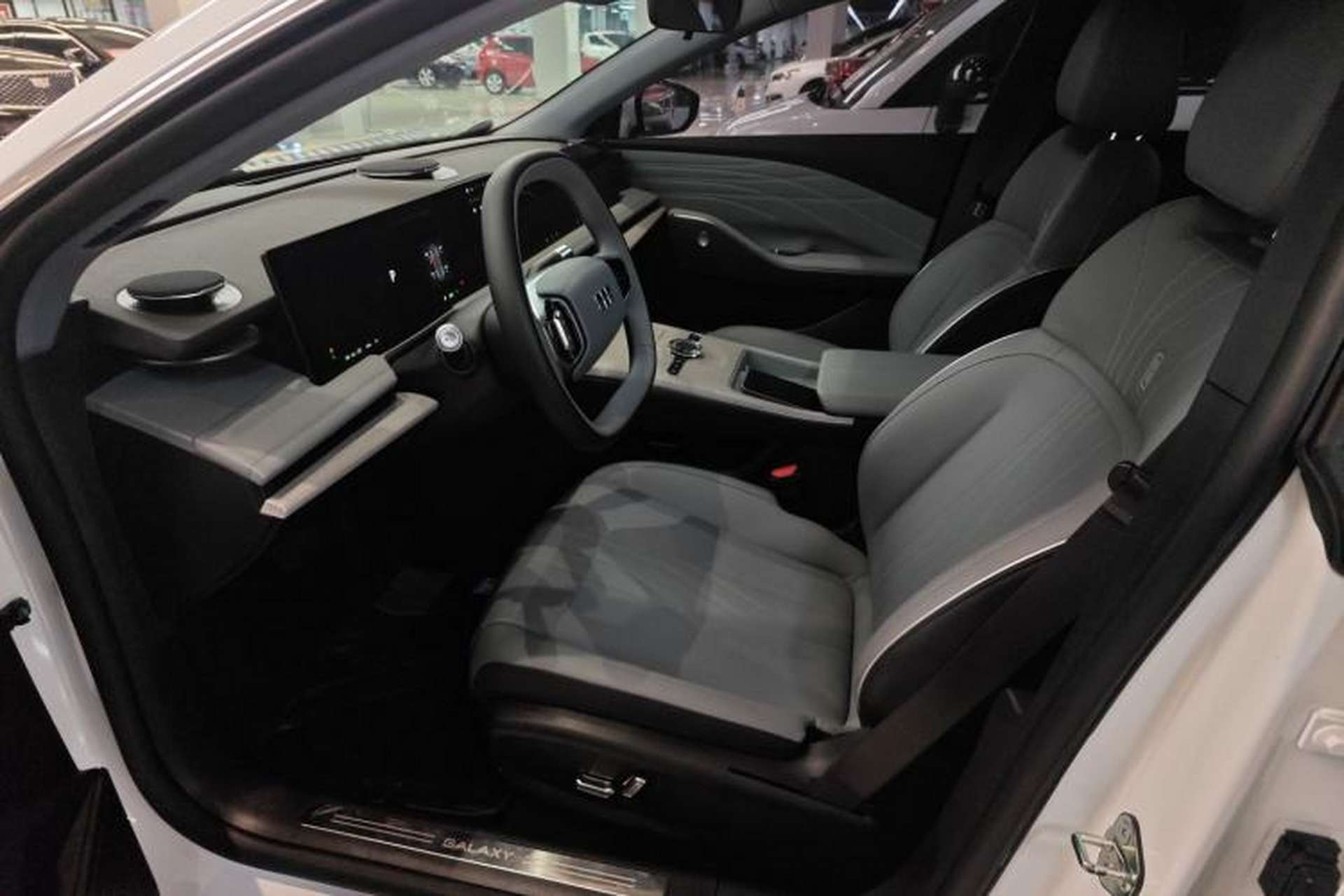 Used Geely Galaxy E8 2024 550 km Range Rear-Wheel-Drive PRO Left Front Seat