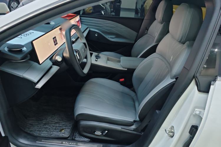Used Geely Galaxy E8 2024 550 km Range Rear-Wheel-Drive PRO Left Front Seat