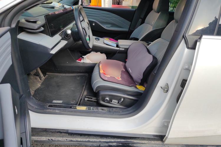 Used Geely Galaxy E8 2024 550 km Range Rear-Drive MAX Left Front Seat