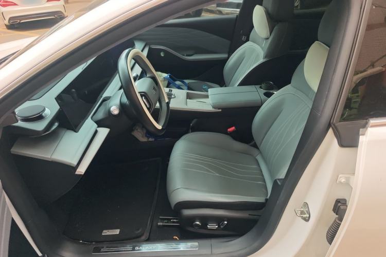 Used Geely Galaxy E8 2024 665 km Range Rear-Drive Starship Long-Range Version Left Front Seat