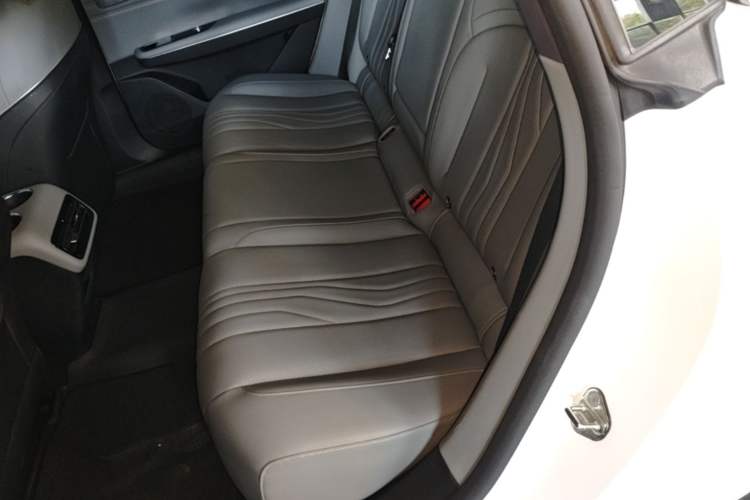 Used Geely Galaxy E8 2024 550 km Range Rear-Drive MAX Left Rear Seat