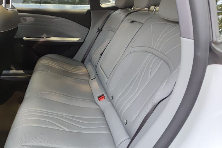 Used Geely Galaxy E8 2024 665 km Range Rear-Drive Starship Long-Range Version Left Rear Seat