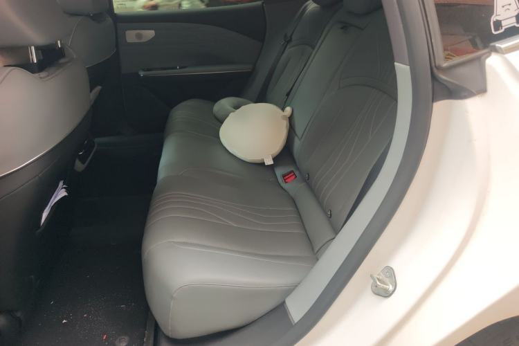 Used Geely Galaxy E8 2024 665 km Range Rear-Drive Starship Long-Range Version Left Rear Seat