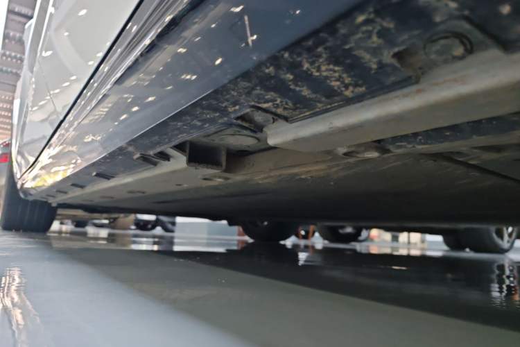 Used Geely Galaxy E8 2024 550 km Range Rear-Wheel-Drive PRO Left Side Sill