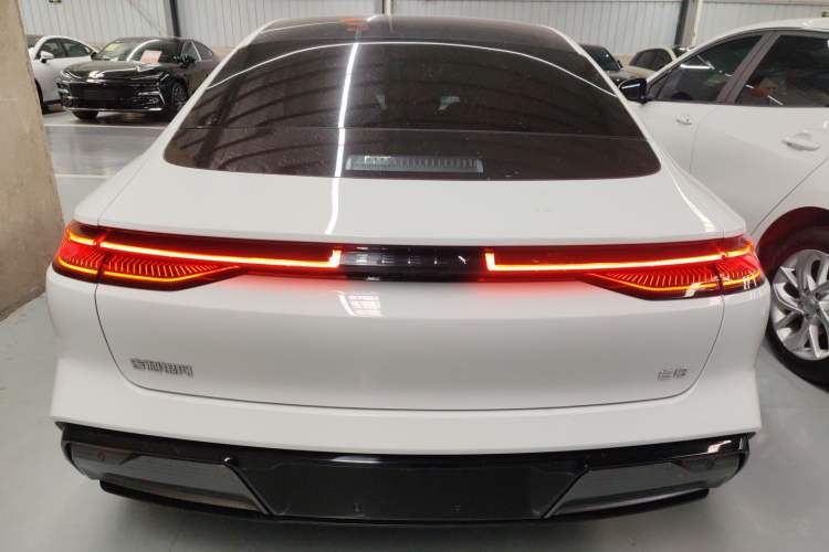 Used Geely Galaxy E8 2024 665 km Range Rear-Drive Starship Long-Range Version Rear