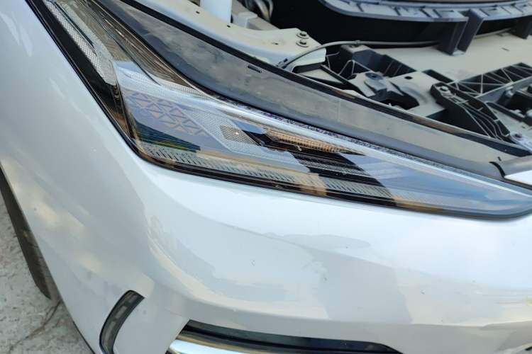 Used Geely Galaxy E8 2024 665 km Range Rear-Drive Starship Long-Range Version Right Front Headlight