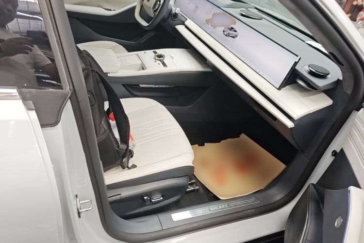 Used Geely Galaxy E8 2024 665 km Range Rear-Drive Starship Long-Range Version Right Front Seat