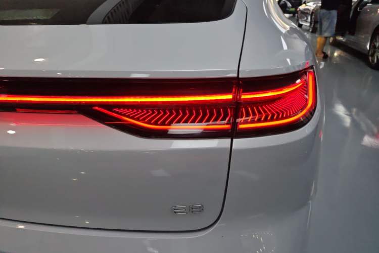 Used Geely Galaxy E8 2024 550 km Range Rear-Drive MAX Right Rear Taillight