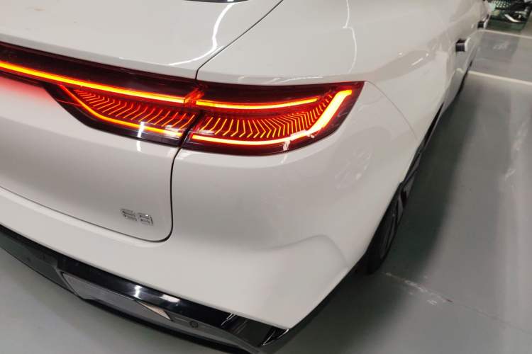 Used Geely Galaxy E8 2024 665 km Range Rear-Drive Starship Long-Range Version Right Rear Taillight