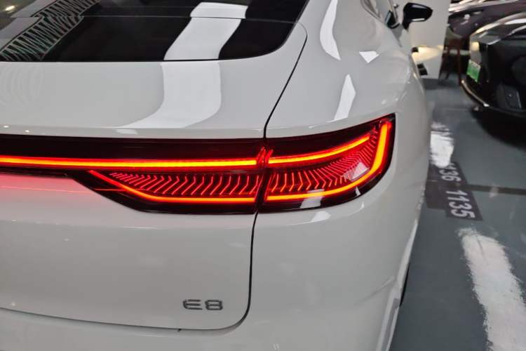 Used Geely Galaxy E8 2024 550 km Range Rear-Wheel-Drive PRO Right Rear Taillight