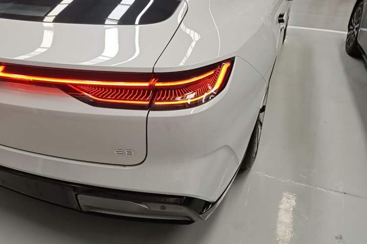 Used Geely Galaxy E8 2024 665 km Range Rear-Drive Starship Long-Range Version Right Rear Taillight