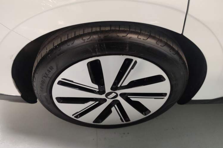 Used Geely Galaxy E8 2024 665 km Range Rear-Drive Starship Long-Range Version Right Rear Wheel Hub