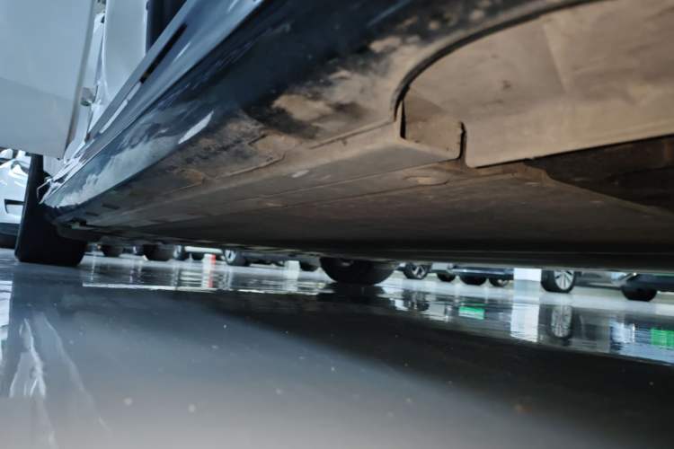 Used Geely Galaxy E8 2024 550 km Range Rear-Wheel-Drive PRO Right Side Sill