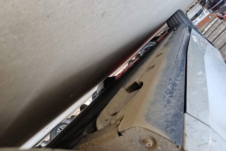 Used Geely Galaxy E8 2024 550 km Range Rear-Drive MAX Right Side Sill