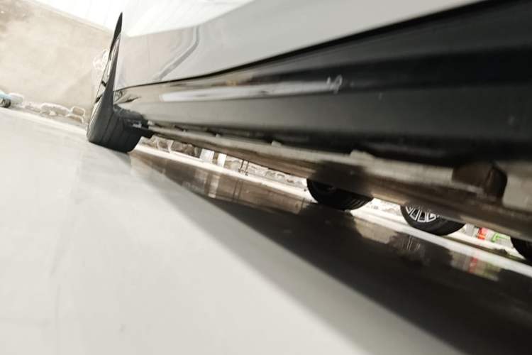 Used Geely Galaxy E8 2024 665 km Range Rear-Drive Starship Long-Range Version Right Side Sill