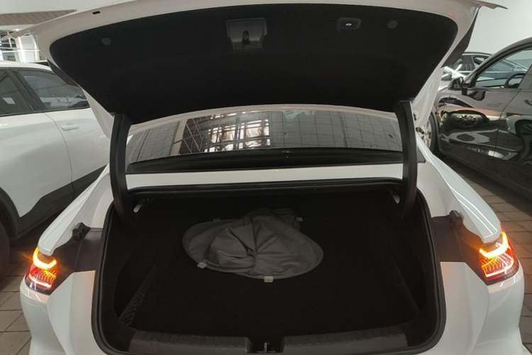 Used Geely Galaxy E8 2024 550 km Range Rear-Drive MAX Trunk