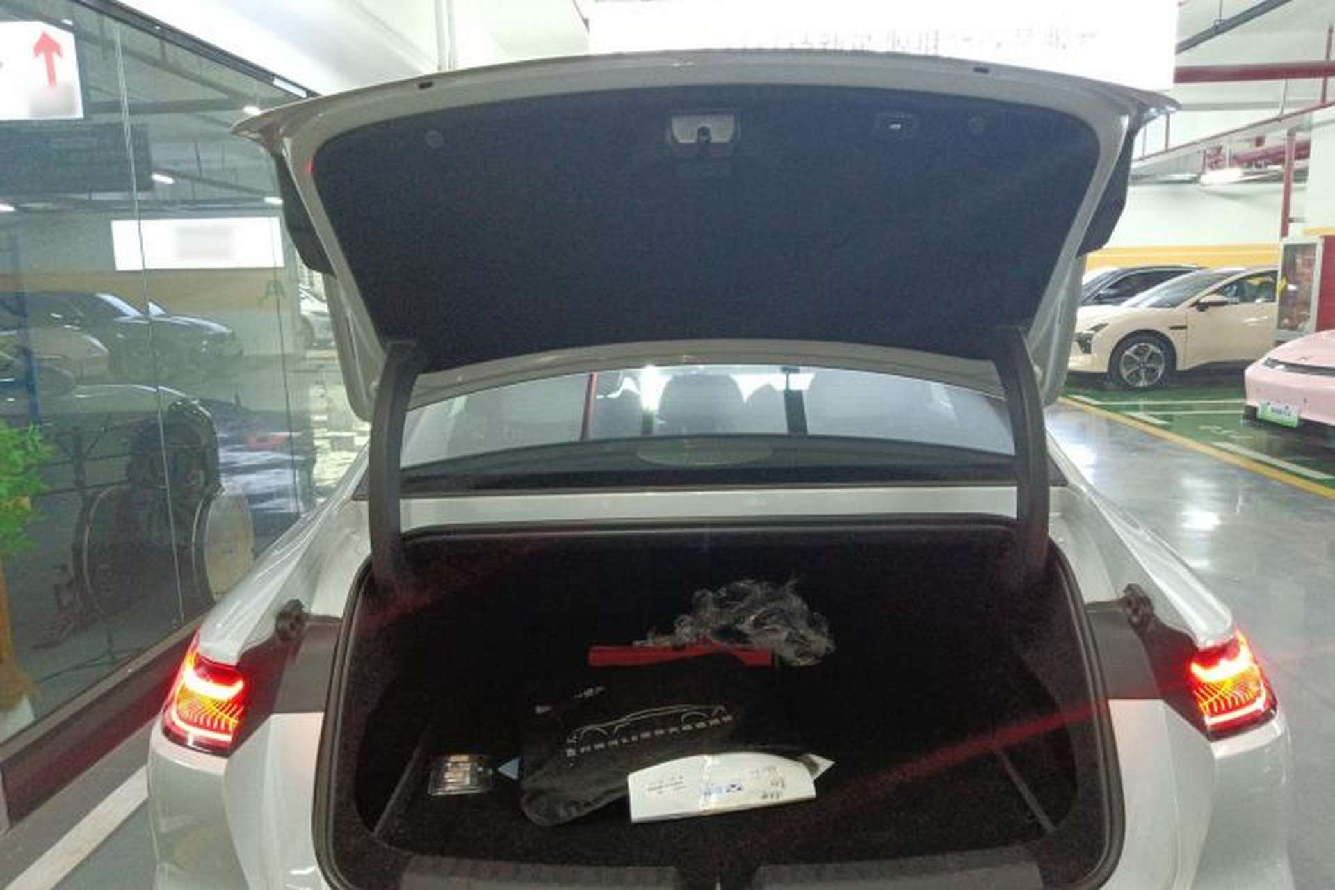 Used Geely Galaxy E8 2024 550 km Range Rear-Drive MAX Trunk