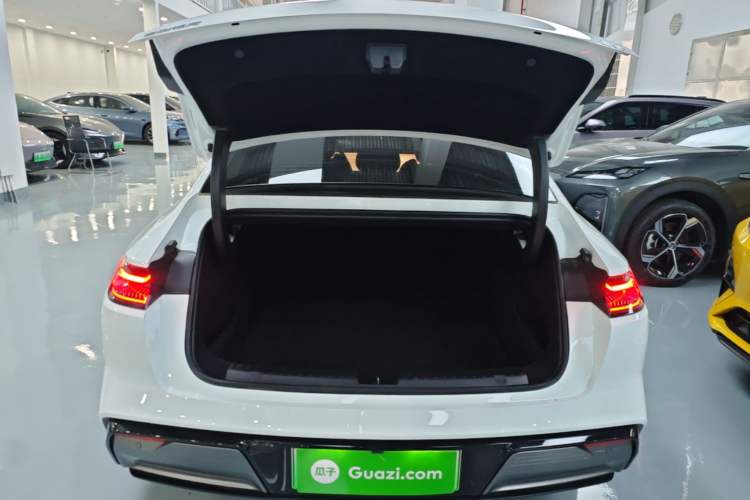 Used Geely Galaxy E8 2024 550 km Range Rear-Wheel-Drive PRO Trunk