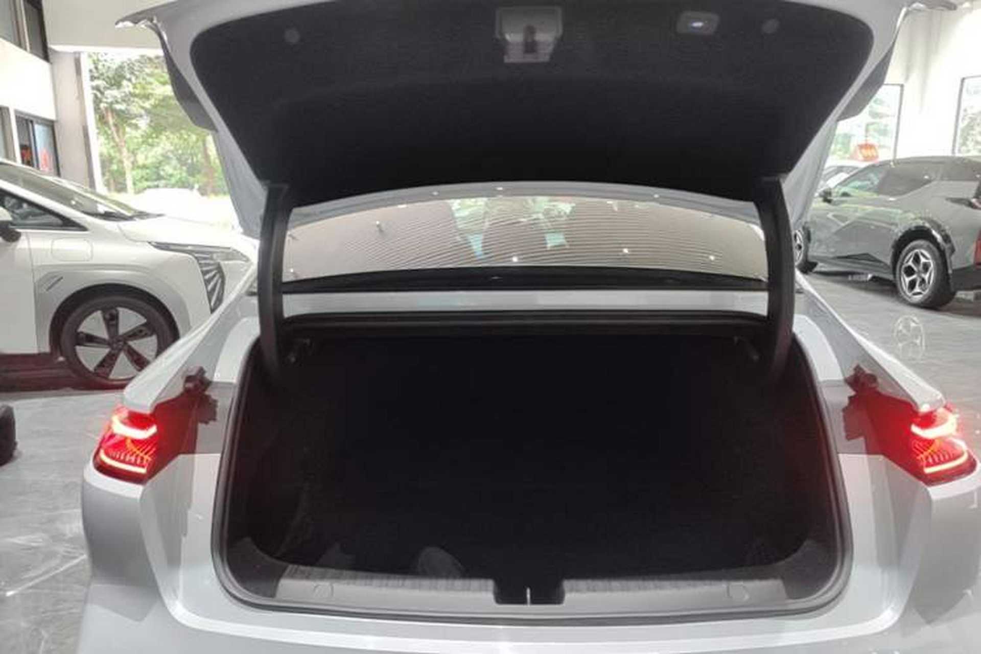 Used Geely Galaxy E8 2024 665 km Range Rear-Drive Starship Long-Range Version Trunk